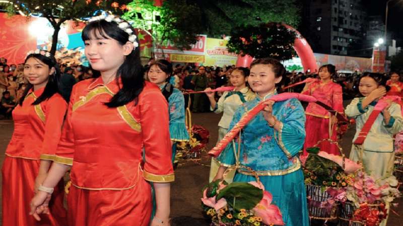 trang-phuc-dan-toc-hoa-1