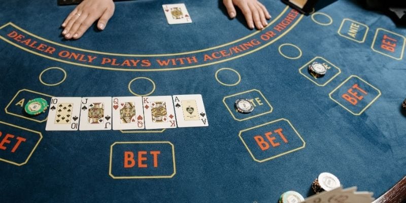 baccarat-bao-hiem-2