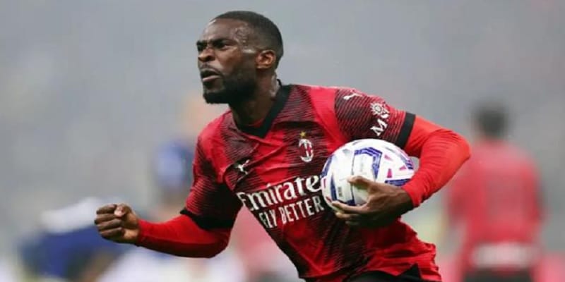 thong-tin-cau-thu-fikayo-tomori