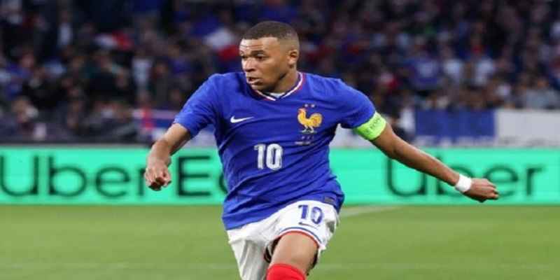 mbappe-bao-nhieu-tuoi-su-nghiep-ruc-ro